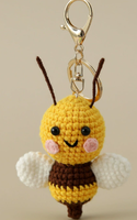 Porte-clés en crochet amigurumi capybara en peluche, fait main, doux, écologique, durable, avec un design de dessin animé pour la Journée de la Terre