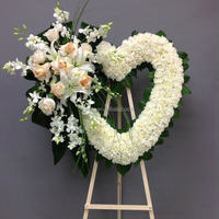 Composition florale funéraire personnalisée, croix florale, symbole de sympathie, croix artificielle blanche, fleurs funéraires
