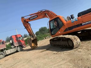 Doosan équipement lourd pelle sur chenilles Doosan DH300 d'occasion, bon état pelle Doosan DH300 d'occasion originale en vente - Product Image 3