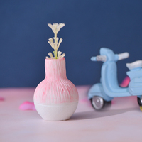 Vase miniature en résine en gros, décoration de maison de poupée, pot de fleurs réaliste peint à la main, accessoire de maison miniature