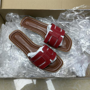 صنادل شاطئ مسطحة للاستخدام الخارجي لعام 2025، صنادل رومانية بحزام حول الكاحل ومقدمة دائرية للنساء، مزينة بالزهور وأحجار الراين والماس بفتحة أمامية - Product Image 5