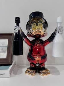 Scultura in Resina Placcata Moderna e Trendy di Donald Duck, Bestseller Transfrontaliero per Ingressi di Hotel e Interni di Alta Classe - Product Image 1
