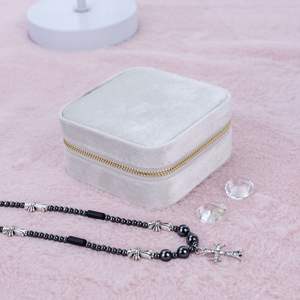 Boîte à bijoux en velours avec logo personnalisé, organiseur pour boucles d'oreilles, bagues, colliers, bracelets, étui de voyage portable pour bijoux avec miroir - Product Image 6