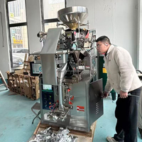 Machine de pesage et d'emballage verticale automatique de haute précision pour aliments avec sacs en plastique, entraînée par moteur, 30-60 sacs/min