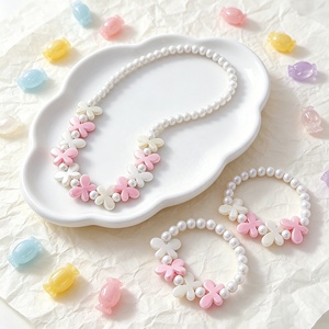 Set di Gioielli Classico in Plastica per Bambine con Farfalle e Perle, Collana e Braccialetto con Perle Finte Rosa e Bianche, Regalo Carino - Product Image 4