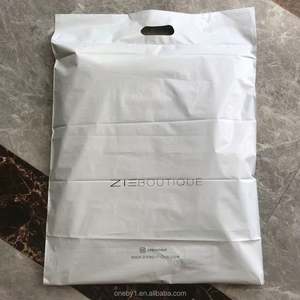 Sac d'expédition compostable en plastique avec poignée et logo personnalisé pour vêtements - Product Image 5