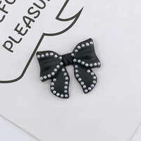 Boucles et attaches pour chaussures en plastique souple PVC, métal, caoutchouc, strass, aglets, chaînes et fleurs