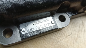 Pièces de rechange compatibles pour chargeuse sur pneus et excavatrice Liugong : Ensemble de soupape SP107059, SP168860 - Product Image 2