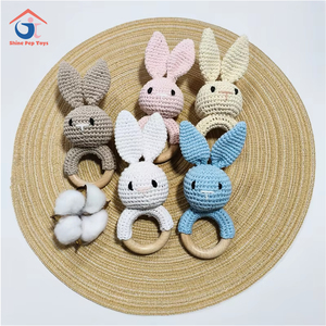 Juguete de campana de conejo de madera blanda de ganchillo tejido a mano, mordedores calmantes para bebés en forma de animal para recién nacidos, anima a masticar y morder - Product Image 1