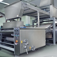 Machine de laminage de pâte à trois rouleaux entièrement automatique Système de convoyeur d'alimentation de pâte à biscuits sablés avec convoyeur