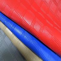 Emballage en gros par rouleaux de différents modèles de tissu à point de diamant en cuir synthétique échantillon gratuit