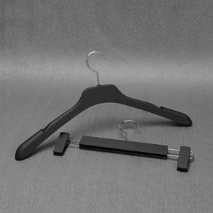 Cintres Premium pour hommes en plastique ABS en caoutchouc personnalisé noir - Product Image 6