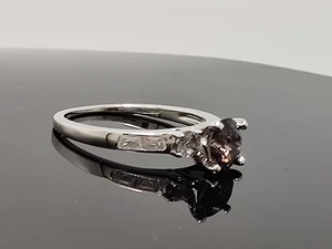 Plata italiana 925 gris inspirado enrejado de tres piedras con acento lateral Anillos de Compromiso de boda clásicos personalizados para mujeres - Product Image 3