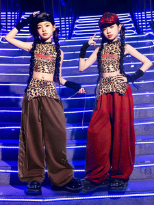 ชุดเต้นแจ๊สฮิปฮอปสำหรับสาวๆ สุดเทรนดี้ ชุดสตรีทแวร์สุดเท่ 4 ชิ้น สำหรับการแสดงบนเวทีและเดินแบบ - Product Image 2