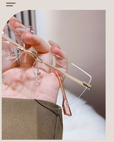 Nouvelles montures de lunettes anti-lumière bleue pour femmes, design sans monture, charnières métalliques, matériau PC, forme œil de chat