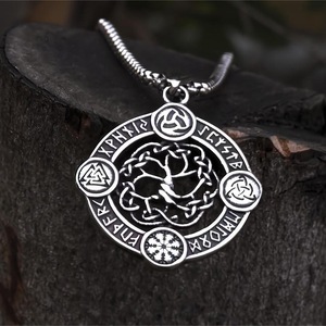 จี้สแตนเลสสตีลสไตล์นอร์ดิกวินเทจสำหรับผู้ชาย ลายต้นไม้แห่งชีวิตแบบไวกิ้ง พร้อมจี้รูนแบบฉลุ สำหรับใส่ทุกวัน - Product Image 2