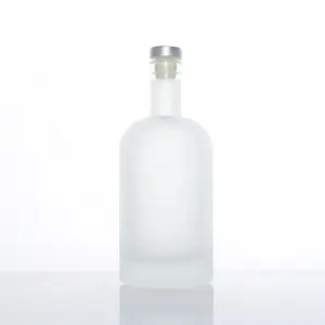 Luxe Lege Verpakking Frosted Bulk Buitenlandse Wodka Wijnfles Glazen Wijnflessen 500 Ml 750Ml Met Kurk