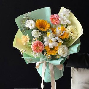 Papier d'emballage floral imperméable en plastique imprimé avec un motif floral populaire 2024 pour les fleuristes - Product Image 5