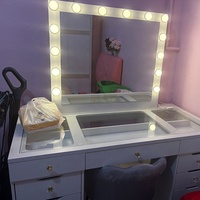 Coiffeuse de Luxe Moderne en Bois avec Plateau en Verre, Miroir Éclairé et Tiroirs de Rangement pour Chambres d'Hôtel