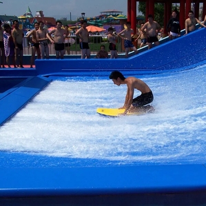 Simulateur de surf professionnel personnalisé de haute qualité Surf Flow Rider Équipement de piscine à vagues d'été - Product Image 1