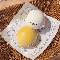 Hachimi Jouet Squishy à aspiration, à remontée lente, souple et malléable, en forme de gâteau, petit phoque, pour le soulagement du stress et la stimulation sensorielle