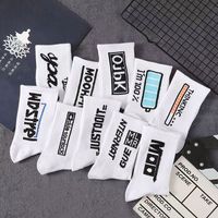 Chaussettes de basketball pour hommes, tricotées, en polyester et coton, noires et blanches, tendance, anti-frottement, motif lettres, collection automne-hiver, ODM