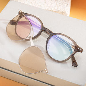 Gafas de Sol ZT-2894 para Hombre, Montura TR, Lentes de PC con Protección UV400 Clase 2, Color Negro, Cubierta Magnética, Diseño Moderno - Product Image 2