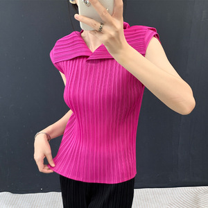 Vente directe d'usine, t-shirt décontracté pour femme, col en V, manches courtes, couleur unie, design plissé vintage Miyake - Product Image 4