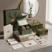 Boîte cadeau de luxe personnalisée en velours avec poignée en bambou et design gaufré pour l'emballage de parfums et de coffrets beauté