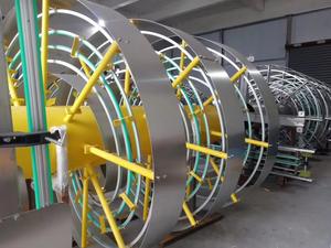 Endüstriyel Taşıma Sistemi Karbon Çelik Malzeme Helis Esnek Vidalı Konveyör Elma Ezmesi Şişeleri Teslimatı İçin - Product Image 6