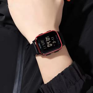 Montre-bracelet numérique de sport de luxe noire pour hommes et femmes, boîtier carré avec fonction lumineuse, accessoire de mode multifonctionnel - Product Image 2