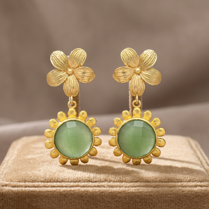 Pendientes Colgantes de Piedras Preciosas Verdes con Baño de Oro, Estilo Étnico Jaipur, Joyería Hecha a Mano en India - Product Image 2