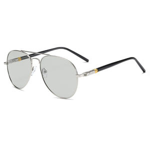 نظارات الحرباء الشمسية للقيادة النهارية للرجال, نظارات الحرباء الشمسية للقيادة النهارية و الليلية ، ذات لون متغير ، مناسبة للرجال ، مناسبة أثناء القيادة و النهار. - Product Image 5