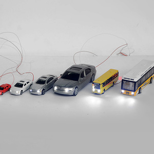 Modelo de Coche Miniatura Hecho a Mano, Luminoso, de Plástico, para Construcción, Tren, Mesa de Arena, Micropaisaje, Escena, 3V, Categoría de Producto - Product Image 1
