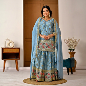 Robe de soirée en soie Chinnon bleue brodée, longueur cheville, avec dupatta, tenue ethnique pour mariage et Diwali - Product Image 1