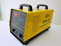 Machine à souder par électrode à décharge de condensateur pour l'isolation