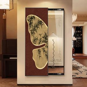 Miroir élégant à mouvement oscillant avec finition chromée pour une touche d'élégance moderne dans votre maison. Le miroir coulissant est mobile. - Product Image 5