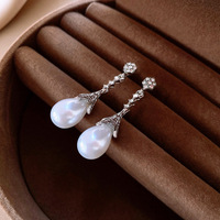 Anting-anting menjuntai wanita pengantin pernikahan elegan berlian zirkon perhiasan mode bunga anting-anting mutiara