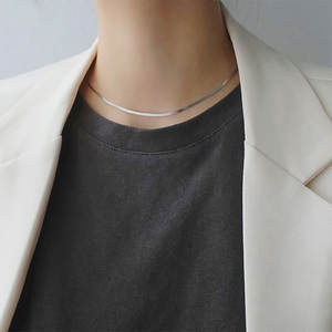 SC Office Lady Sexy Costumes Chaîne Dainty En Acier Inoxydable Collier Ras Du Cou 18K Plaqué Or Plat Serpent Os Câble Chaîne Collier 2023 - Product Image 3