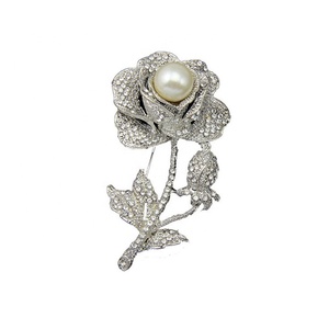 Garment Dress Accessories Wedding Bridal Luxury 75ミリメートルPearl Rose <span class=keywords><strong>Vintage</strong></span> <span class=keywords><strong>Style</strong></span> Gold Clear Rhinestone Crystal Rose Flower <span class=keywords><strong>Brooch</strong></span>