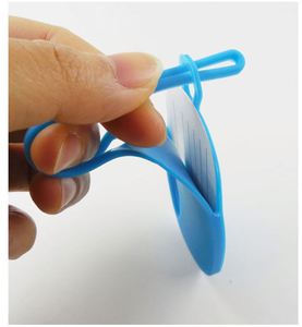 Étiquettes de bagages ovales en silicone personnalisées, lumineuses et durables, souples et flexibles, porte-badge d'identification pour valise de voyage - Product Image 5