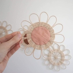 Conjunto de Decoración de Pared de Ratán y Tela con Flores para Decoración del Hogar - Product Image 1