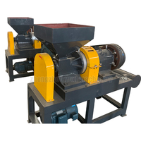 Machine de recyclage des pneus avec moteur pour le broyage des pneus usagés, production automatique de poudre de caoutchouc