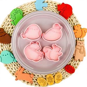 <span class=keywords><strong>Emporte</strong></span>-pièces de la série Animaux d'<span class=keywords><strong>automne</strong></span>, <span class=keywords><strong>emporte</strong></span>-pièces 3D en forme d'oiseau de dessin animé pour la pâte à modeler DIY et la création de biscuits réalistes en relief - Product Image 2