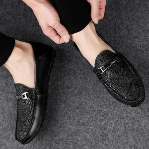 รองเท้าลำลองผู้ชายสไตล์แฟชั่น หนังแท้ พื้นยางกันลื่น ระบายอากาศได้ดี สวมใส่ง่าย สีพื้นสำหรับฤดูร้อน - Product Image 3