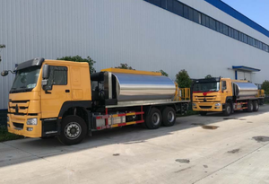 <span class=keywords><strong>Camion</strong></span> de distributeur d'asphalte de SINOTRUK HOWO RHD 340HP 6x4 <span class=keywords><strong>13m3</strong></span> - Product Image 4