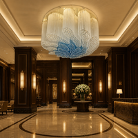 Lustre de hall d'hôtel personnalisé coloré, grand lustre de plafond moderne de luxe, lustre de plafond sur mesure