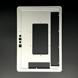 قطع ألومنيوم مصنعة بالتحكم الرقمي بالحاسوب، صفائح ألومنيوم مقطوعة بالليزر، مختومة، مثنية، محفورة، ومعالجة بالأنودة - Product Image 1