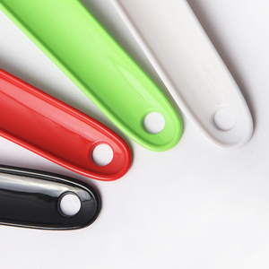 Corne de chaussure portable en plastique coloré à poignée longue de 40.5cm, bon marché, abs/pp, corne de chaussure solide et colorée pour les paresseux - Product Image 3
