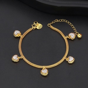 JXX Nuevo Brazalete de Latón Chapado en Oro de 24K de Alta Calidad con Dijes de Corazón, Brazalete con Dijes a la Moda - Product Image 5